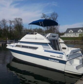 30' Carver Santego.   $9500